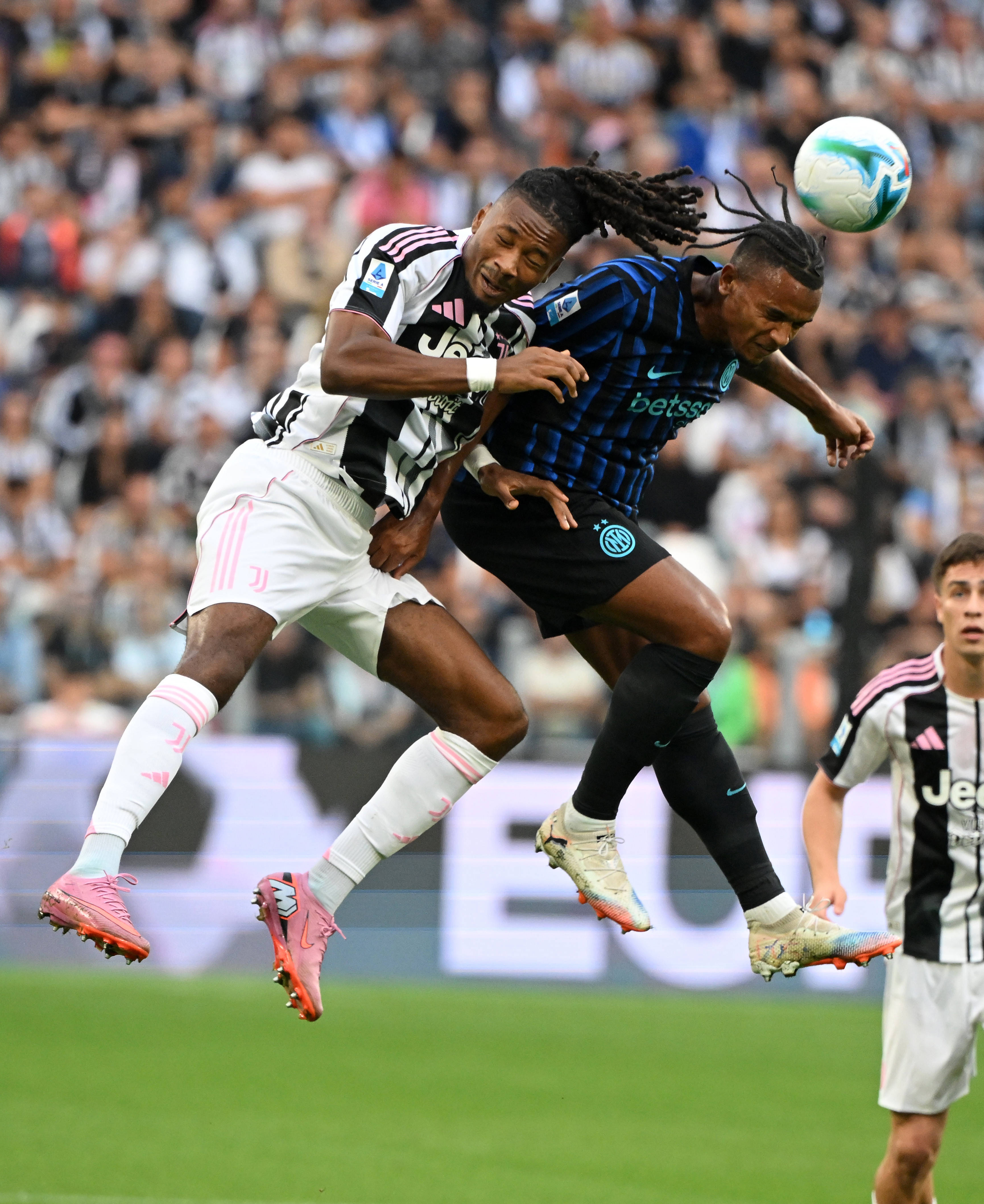 开云体育-莱万多夫斯基遭遇二十持续失利，尤文图斯教练压力巨大！上演精彩一战的简单介绍