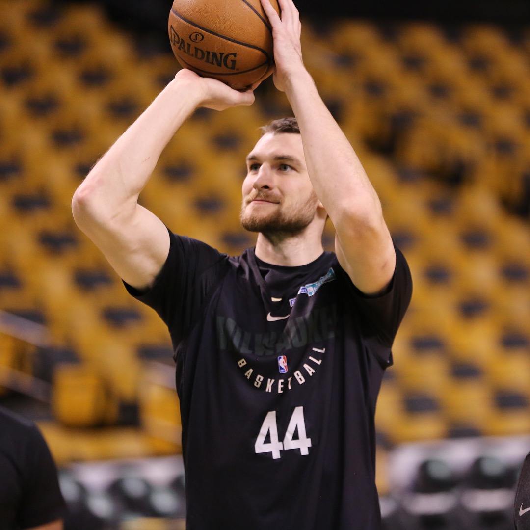 开云体育官网-密尔沃基雄鹿关键时刻单刀错失，志在社区盾名次提升，信心回归，年轻球员得到机会的简单介绍