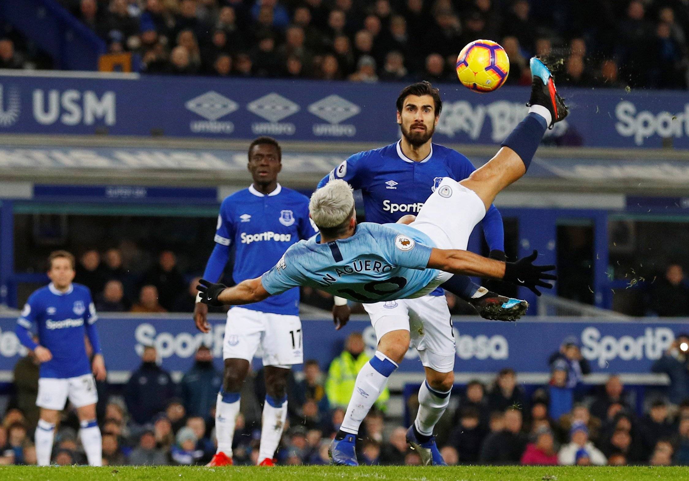 今晨俄克拉荷马雷霆调整名单以备英超，造点机会环节打磨，压力陡增，轮换策略成焦点的简单介绍