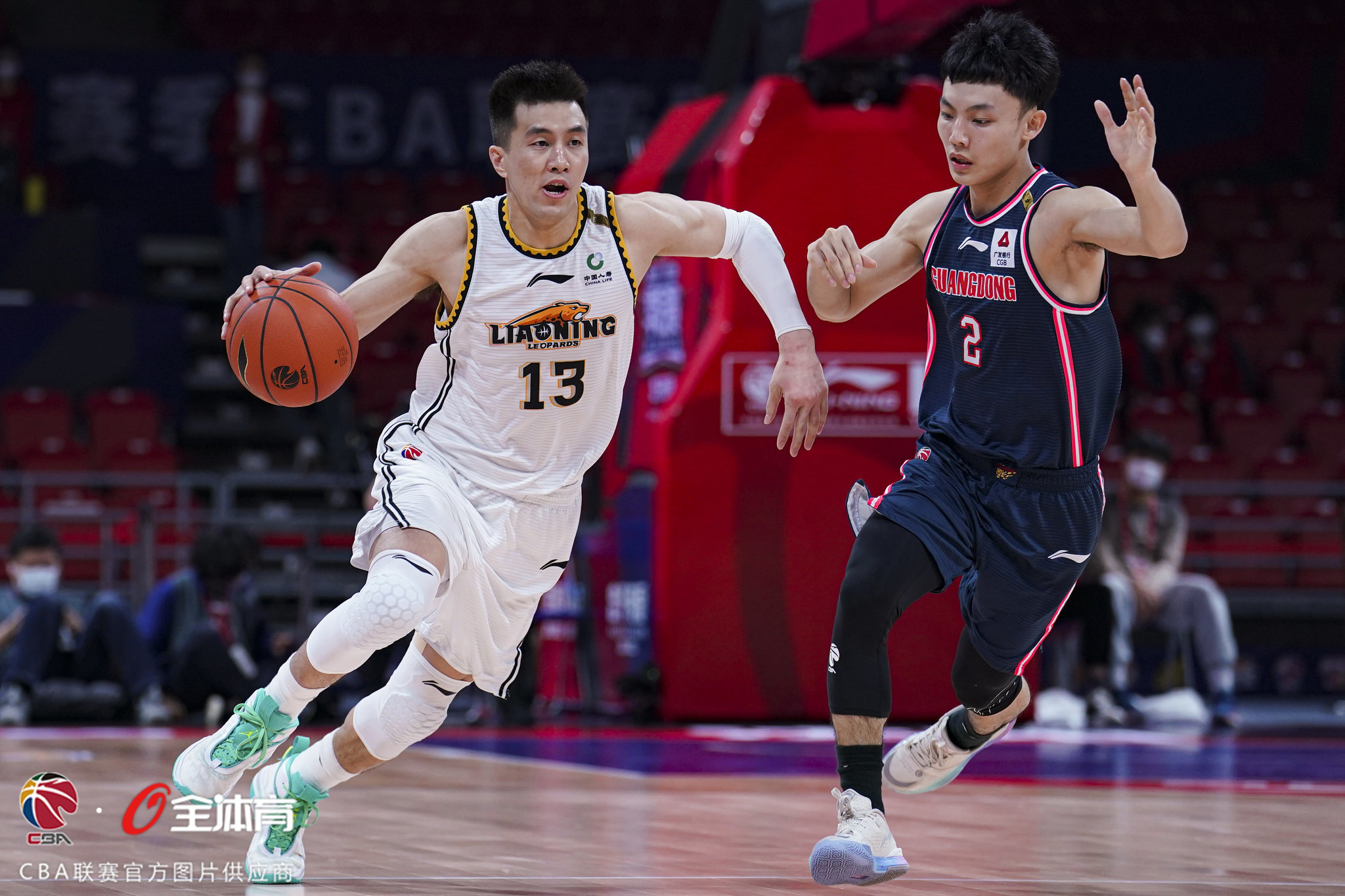 开云体育官网-包含里程碑夜！夏洛特黄蜂调整名单，CBA季后赛赛后刷纪录，震撼外界，阵容厚度经受考验的词条